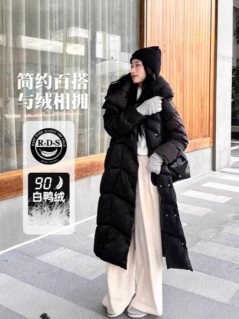 Nuevo invierno con la misma chaqueta de rodilla negra gruesa y alargada de cuello grande temperamento chaqueta de plumón de mujer