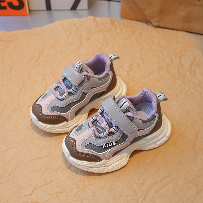 Zapatos deportivos infantiles nuevos para otoño e invierno 2025, zapatillas ligeras estilo dad shoes para niños y niñas, zapatillas para correr para bebés y niños pequeños, cálidas y a la moda.