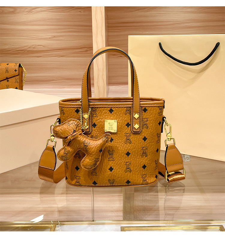 Vegetable Basket 2024 New Fashionable, Small and Elegant, High Grade Feeling Handbill, Shoulder Crossbody Bag for Women_voghion.com