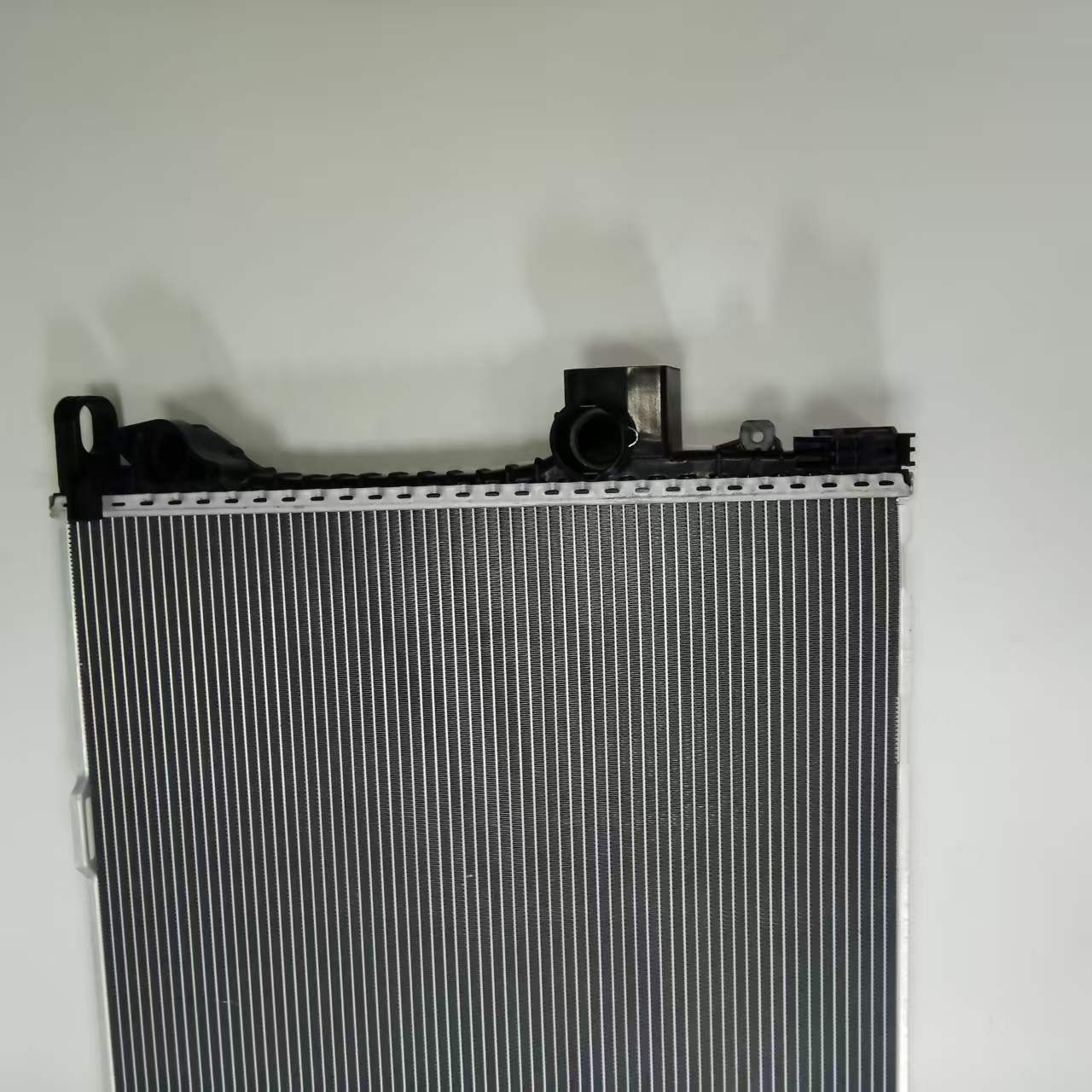 Suitable for 2017-2023 Porsche Panamera 2.9t Radiator Water Tank Model 9A712125300