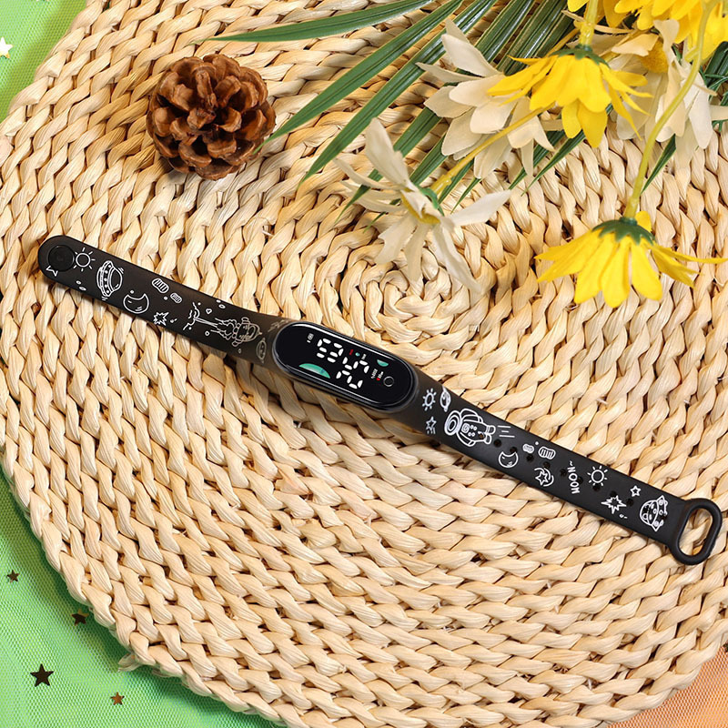 2024 explosión de chatarra oso de café M9 impresión pulsera relojes de pulsera niños estudiantes moda lindo reloj electrónico LED