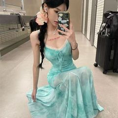 少し太った大きいサイズの小さい衆レースの辺のデザイン感のサスペンダーのスカートの女性の夏の新型の修身はやせている魚の尾のワンピースを現します。