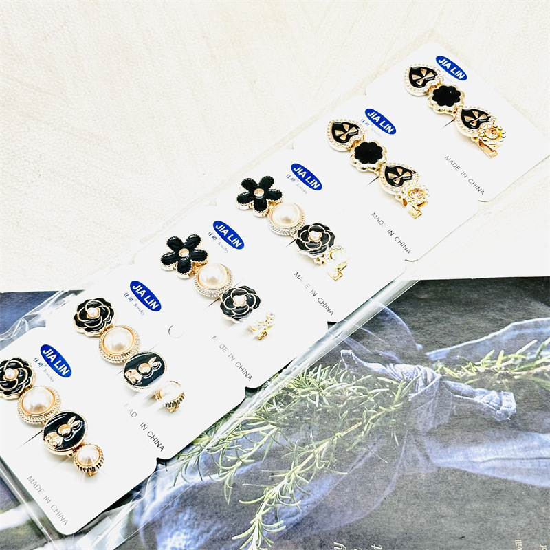 Venta caliente de aleación de oro de diamante incrustado horquilla de pico de pato clip de presión clip de dos yuanes tienda de accesorios para el cabello accesorios para la cabeza puesto de suministro