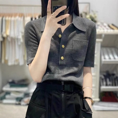 ヨーロッパ駅のおしゃれな洋気Polo襟ニット半袖女性がゆったりして痩せている半袖シャツがtシャツグレーをめくっている