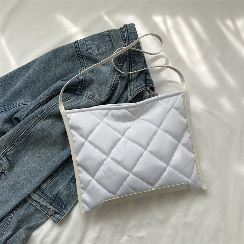 Bolsa de hombro de color sólido simple y de gran capacidad para mujeres otoño y invierno 2024 nuevo estilo versátil bolso de mano casual