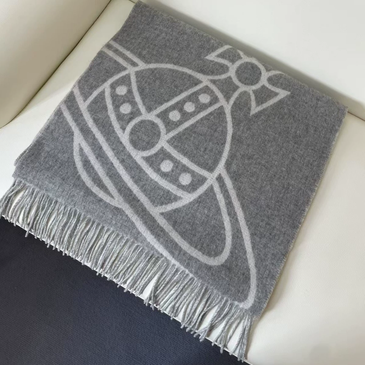 Новинка 2024 года, женский кашемировый шарф Vivienne Saturn Queen Mother, двусторонний шерстяной шарф, осень и зима