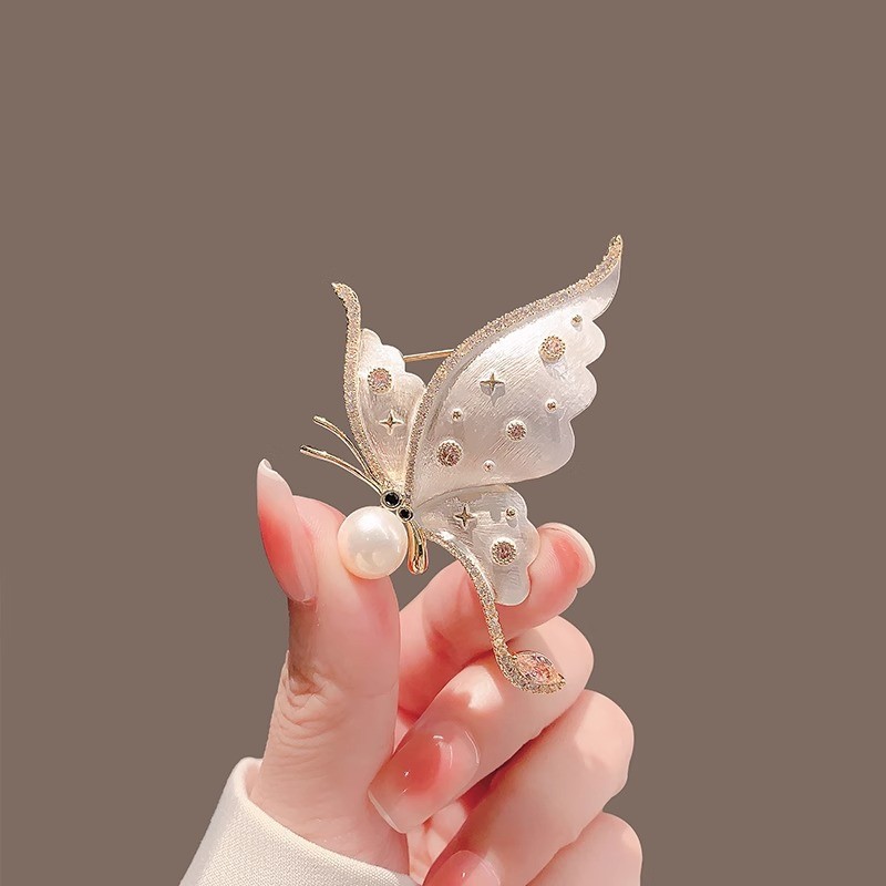 New Antique Enamel White Butterfly Brooch Insect Corsage Niche Design Pin Suit Coat Accessories