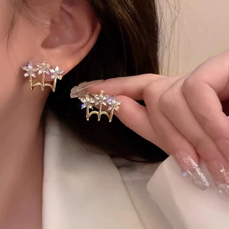Super Shiny Five-Pointed Star Flower Ear Cuffs, Forest-Style Earrings for Women, Trendy Ins-Style Earrings, Sweet Girl Niche Design Super Shiny Five-Pointed Star Flower Ear Cuffs, Forest-Style Earrings for Women, Trendy Ins-Style Earrings, Sweet Girl Niche Design