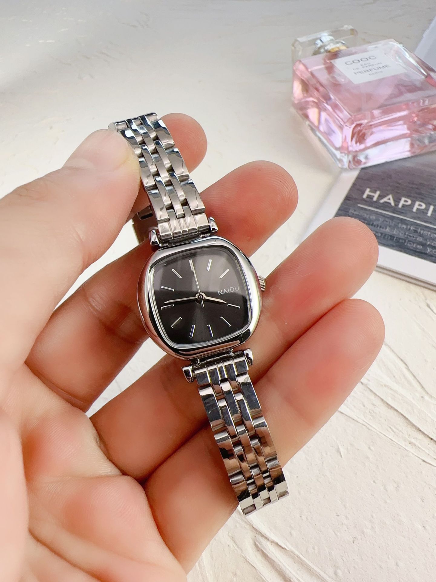 70g Weight Ordinary Glass Mirror Material Casual Geometric Concealed Buckle Quartz Women's Watches