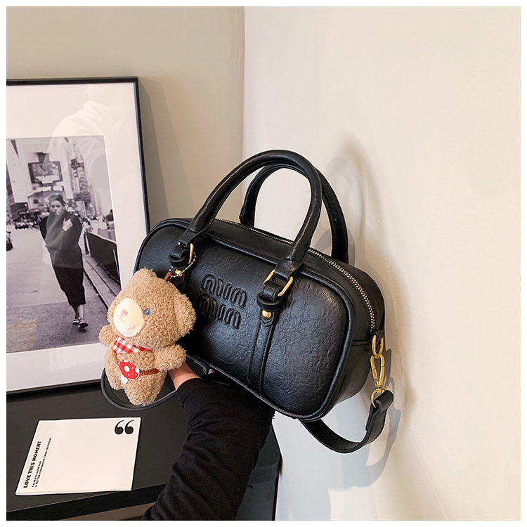 Cross-border hand-held bowling bag for women in autumn and winter 2025, new retro commuter pillow bag, large capacity crossbody bag undefined