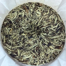 2024年月光白 云南白茶357克一芽一叶制作里外一口料 老白茶饼