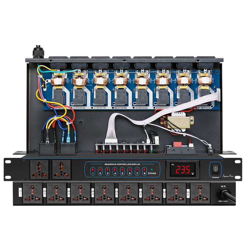 Computadora de control central con puerto serie RS232 controla el controlador de secuencia de encendido de 10 vías y el interruptor de equipo de audio del amplificador de 9 vías