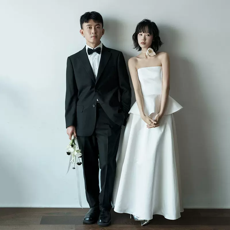 法式抹胸轻婚纱女2025秋季新款婚纱旅拍高级感简约缎面小白裙礼服