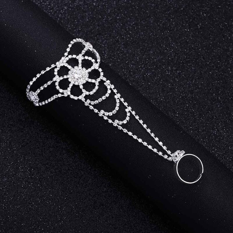 Cross-border hot new sparkling rhinestone flower-shaped hollow hand back chain bracelet European and American crystal ring claw chain wholesale