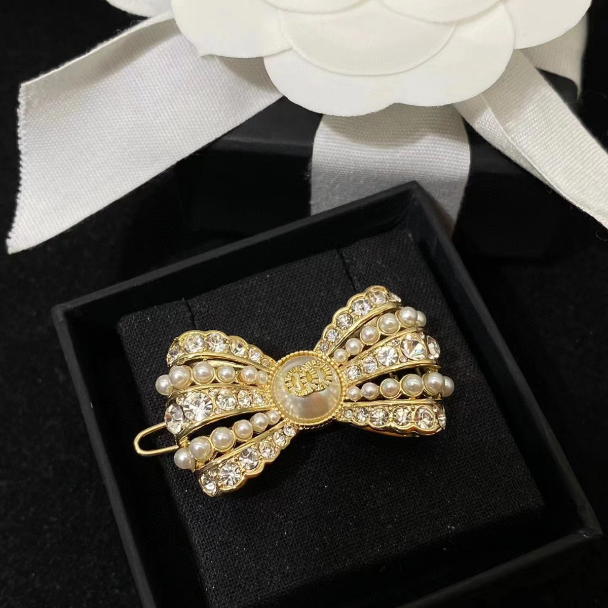 New Style Fragrant Granny Fashion Korean Chain Trend All-match Small Fragrant Style Bow Pearl Diamond c Letter Hairpin
