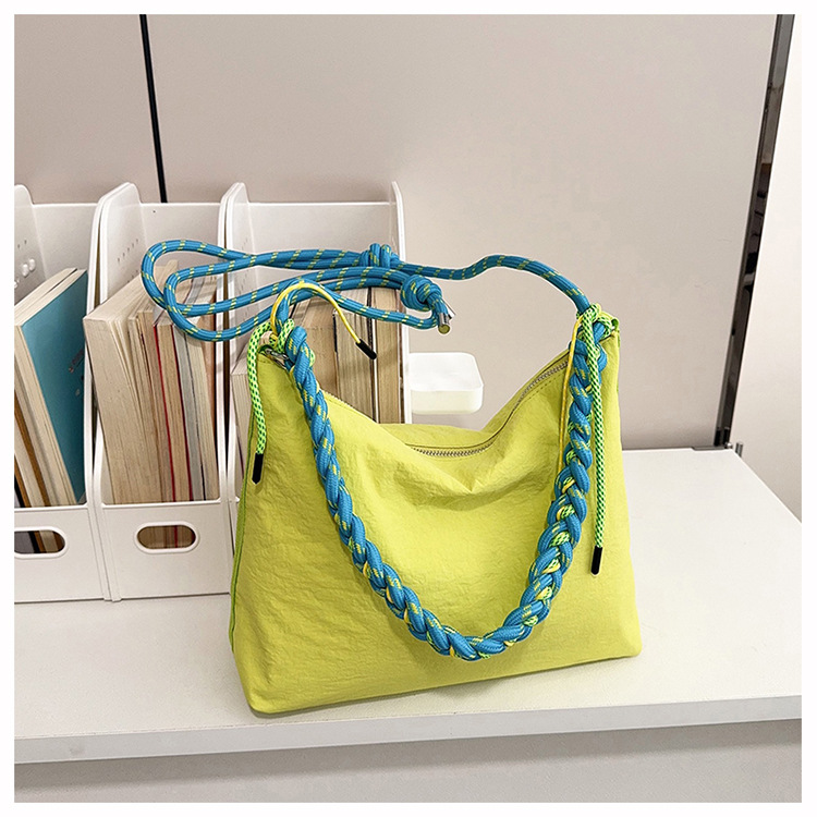 Bolso de tela de nylon de gran capacidad para mujeres 2026 nuevo estilo coreano simple bolso de mochila de nicho de tejido de viaje bolsa