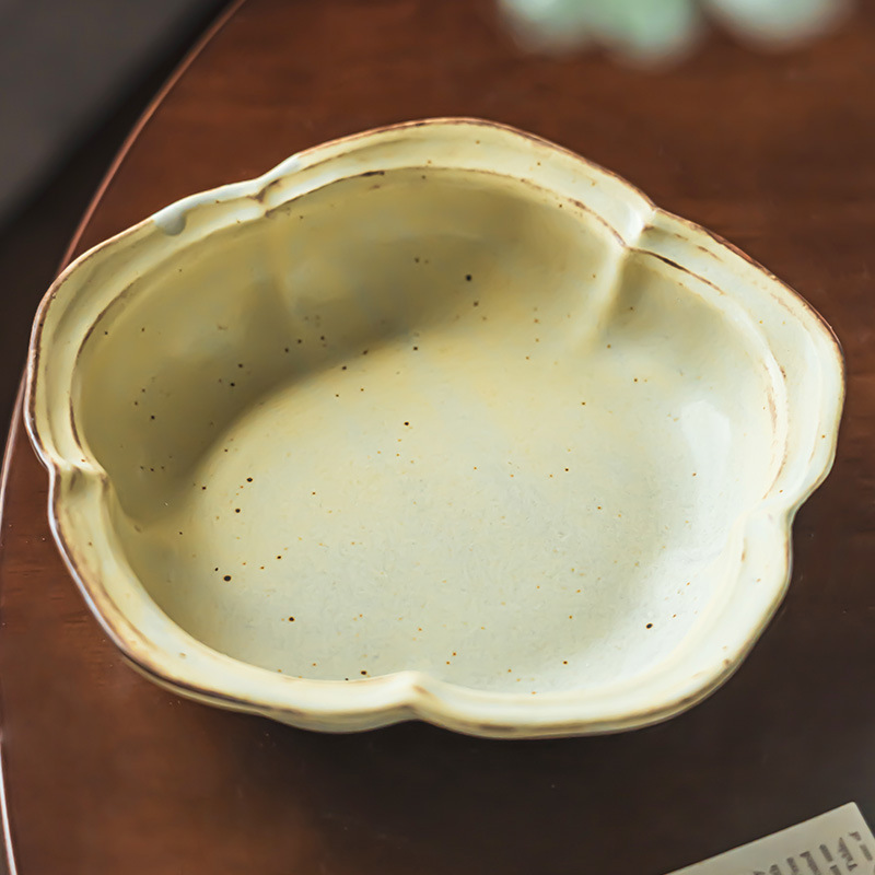 Plato de cerámica de alto valor creativo, plato de cerámica irregular, platos de platos al por mayor de estilo retro japonés.