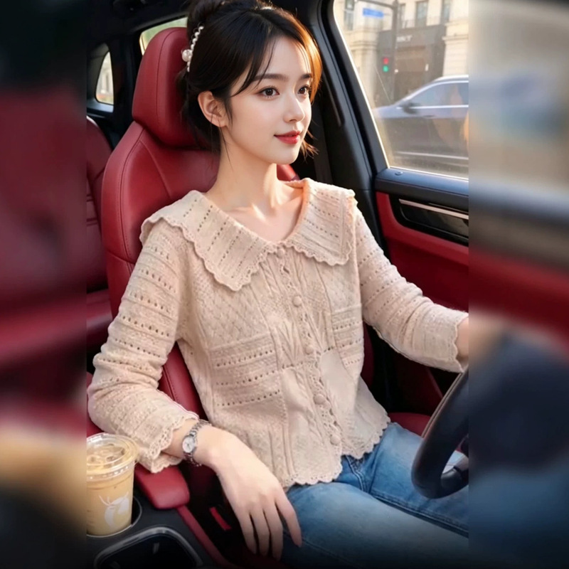 A niche fabric designer brand featuring a French-style, chic long-sleeved knit cardigan paired with high-waisted, straight-leg pants A niche fabric designer brand featuring a French-style, chic long-sleeved knit cardigan paired with high-waisted, straight-leg pants