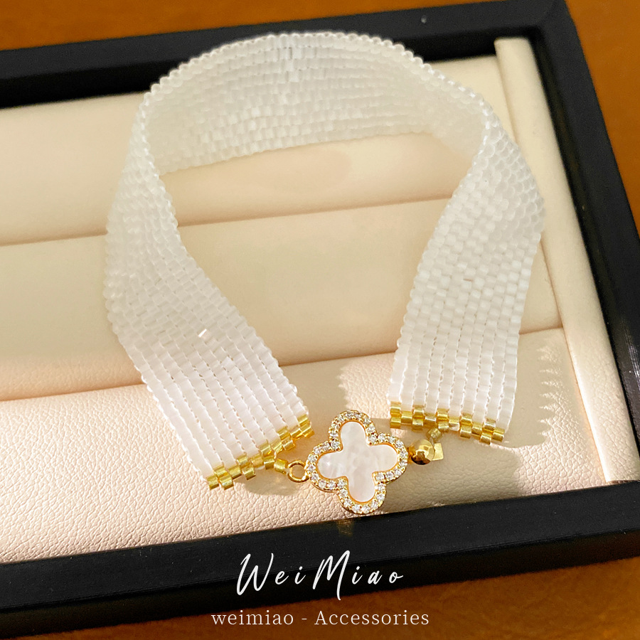 Zircón con cuentas, flor de hierba de la suerte, pulsera ligera de lujo, pulsera de nicho, personalidad temperamento de alta calidad, joyas al por mayor