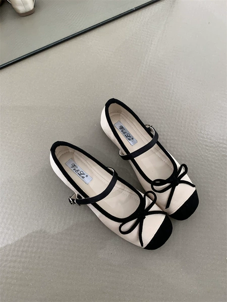 Black apricot color