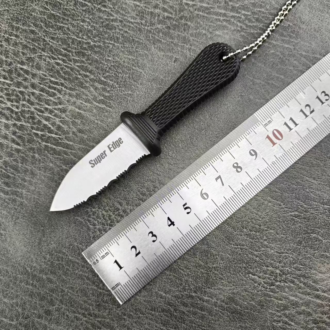 外贸热销冷钢迷你野营生存户外小直刀便携项链钥匙扣拆箱快递小刀