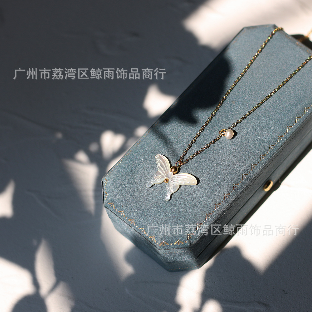 Wholesale Jewelry White Shell Pearl Butterfly Pendant Titanium Steel Necklace Nihaojewelry display picture 3