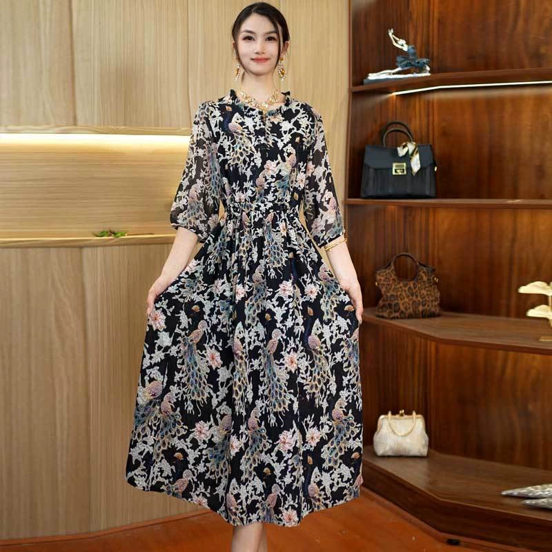 Элегантное летнее платье больших размеров среднего возраста с высококачественным павлиньиим принтом, черное платье оверсайз, закрывающее живот.