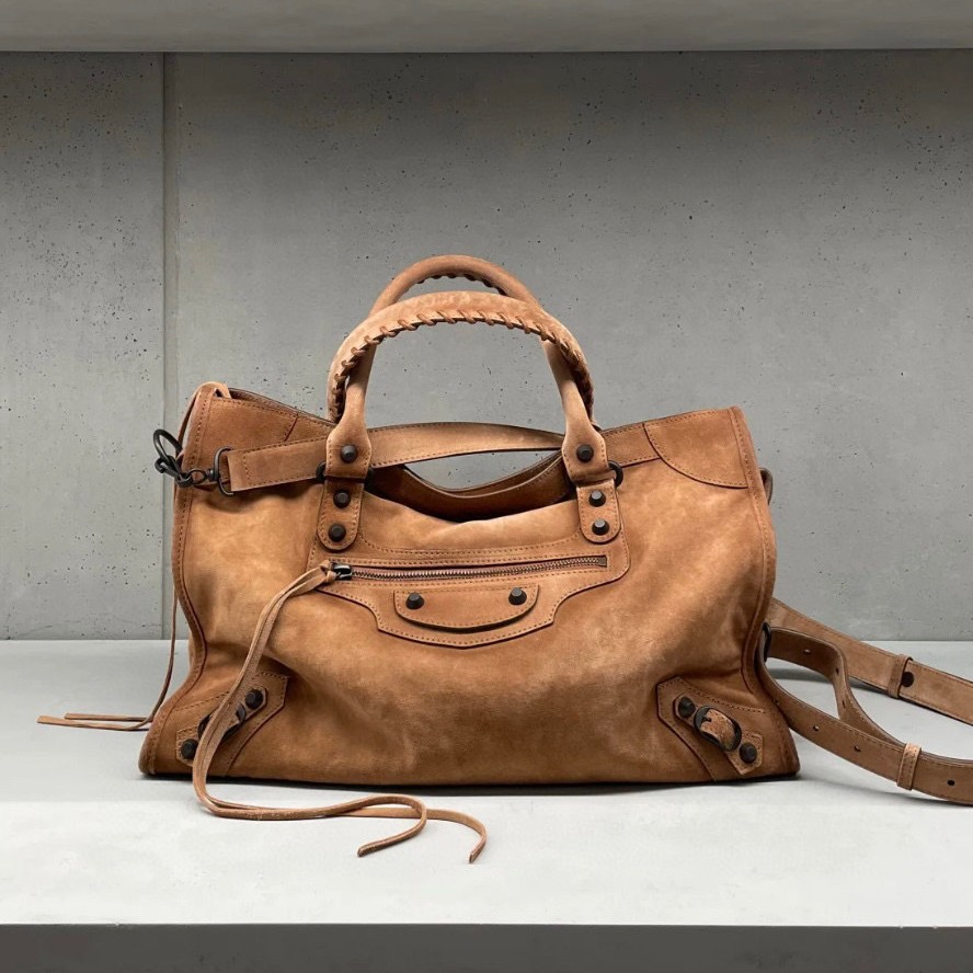 New Le City Rivet Motorcycle Bag Tote Bag with Large Capacity Sexy One-Shoulder Cross-Body Handbag