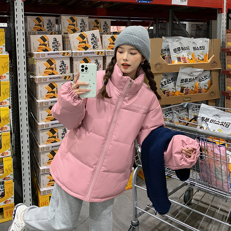 Ropa de algodón mujer 2023 nuevo estilo coreano suelto ropa de pan estudiantil gruesa tela PU letras chaqueta de algodón chaqueta de invierno image 3