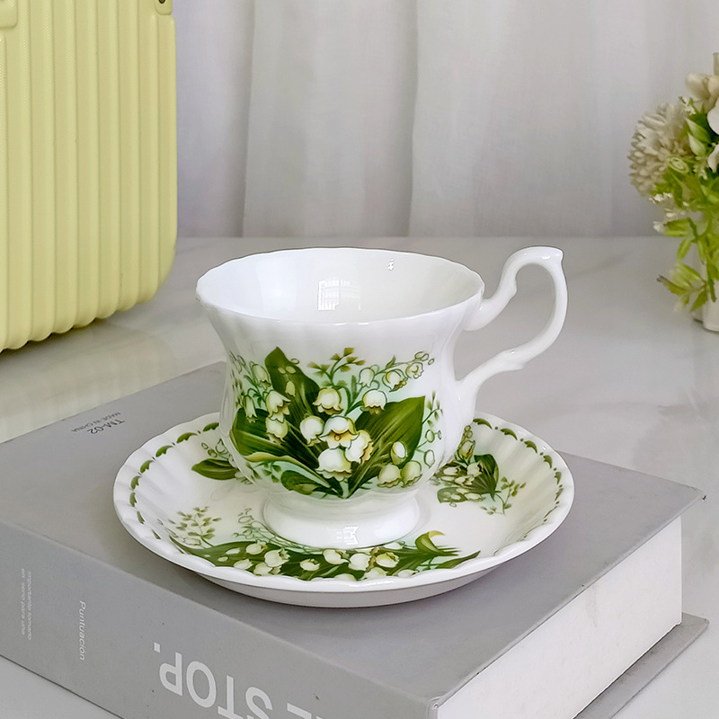 Taza de café de cerámica de flores medievales francesas, taza de té de camellia de la tarde, taza de té de lujo ligera, taza de platos domésticos de alto valor facial