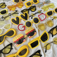 2024新款黄色墨镜女潮大框显脸小街拍男高级感拍照太阳镜防紫外线