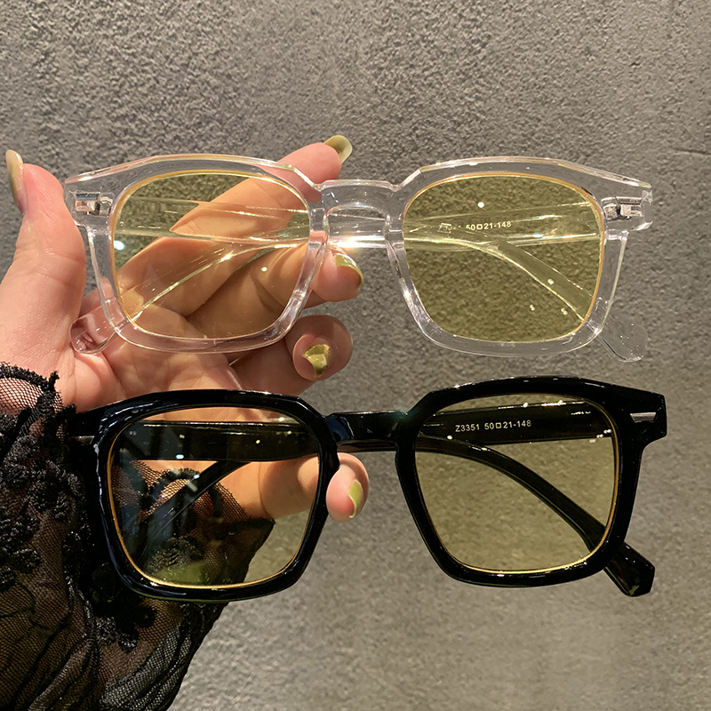 Retro square fashionable sunglasses