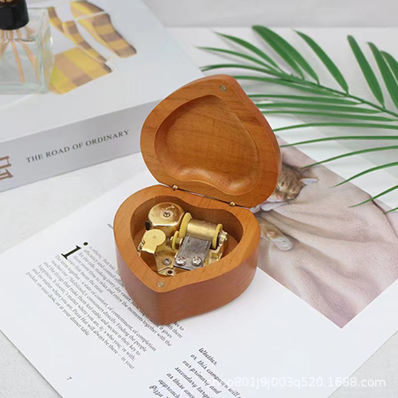 Xinshuofan retro reloj en forma de corazón caja de música de madera caja de música Sky City cañón regalo creativo regalo