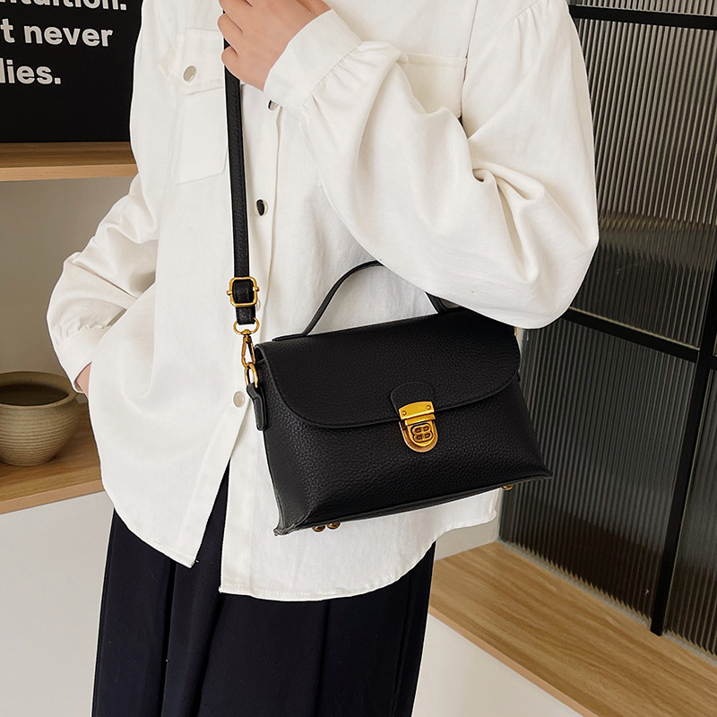 Bolsos de alta calidad para mujer 2024 nueva moda popular bolso de mensajero de un solo hombro versión coreana del bolso cuadrado pequeño portátil de viaje salvaje