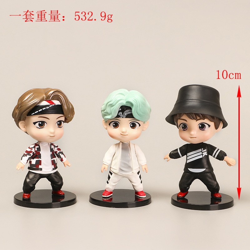 Dos generaciones de siete grupos juveniles hechos a mano animación alrededor de juguetes de dibujos animados muñecas pastel decoración