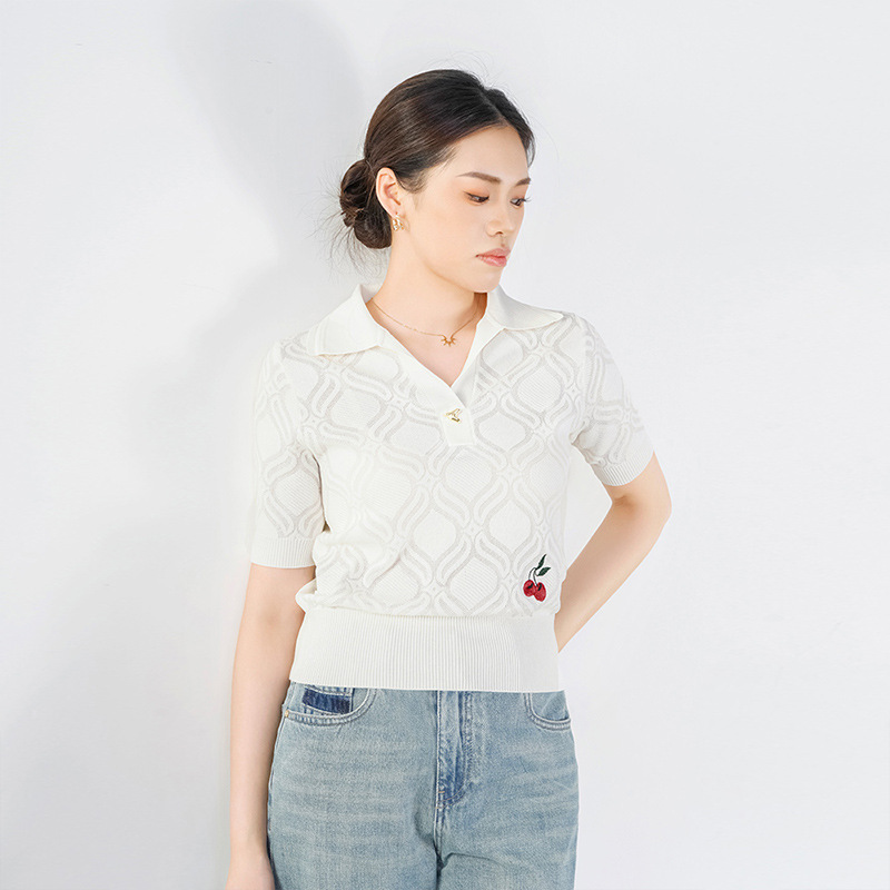 Knitted elegant base body-friendly summer sweater