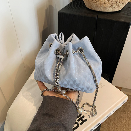 High-end and stylish small bag 2024 new versatile drawstring chain bag fashionable shoulder handbag bucket bag for women