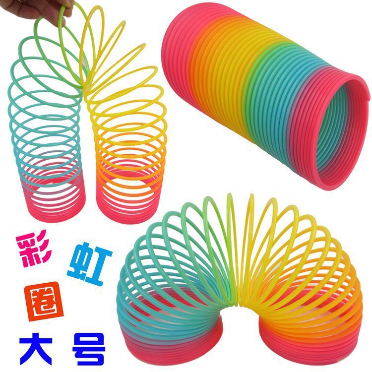 小プレゼントを押して、幼稚園の子供のおもちゃを卸売りします。|undefined