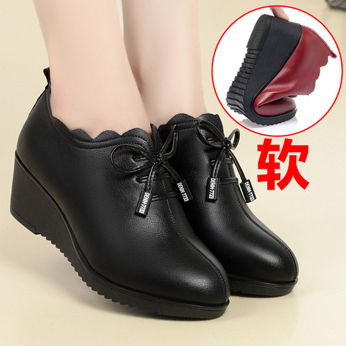 Mom's shoes single shoes wedge heel soft leather soft sole comfortable large size women's shoes middle-aged shoes spring and autumn women's deep-mouth leather shoes