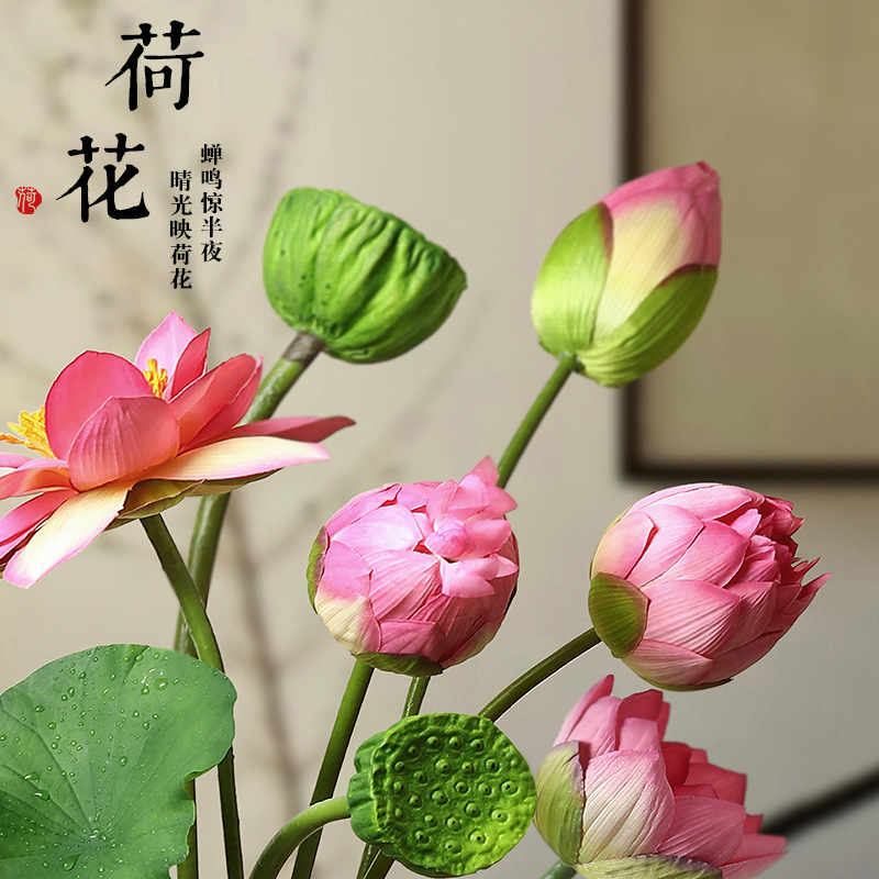 ハスの花のシミュレーション花は仏前の仏堂の蓮の花を供えて飾ります。|undefined