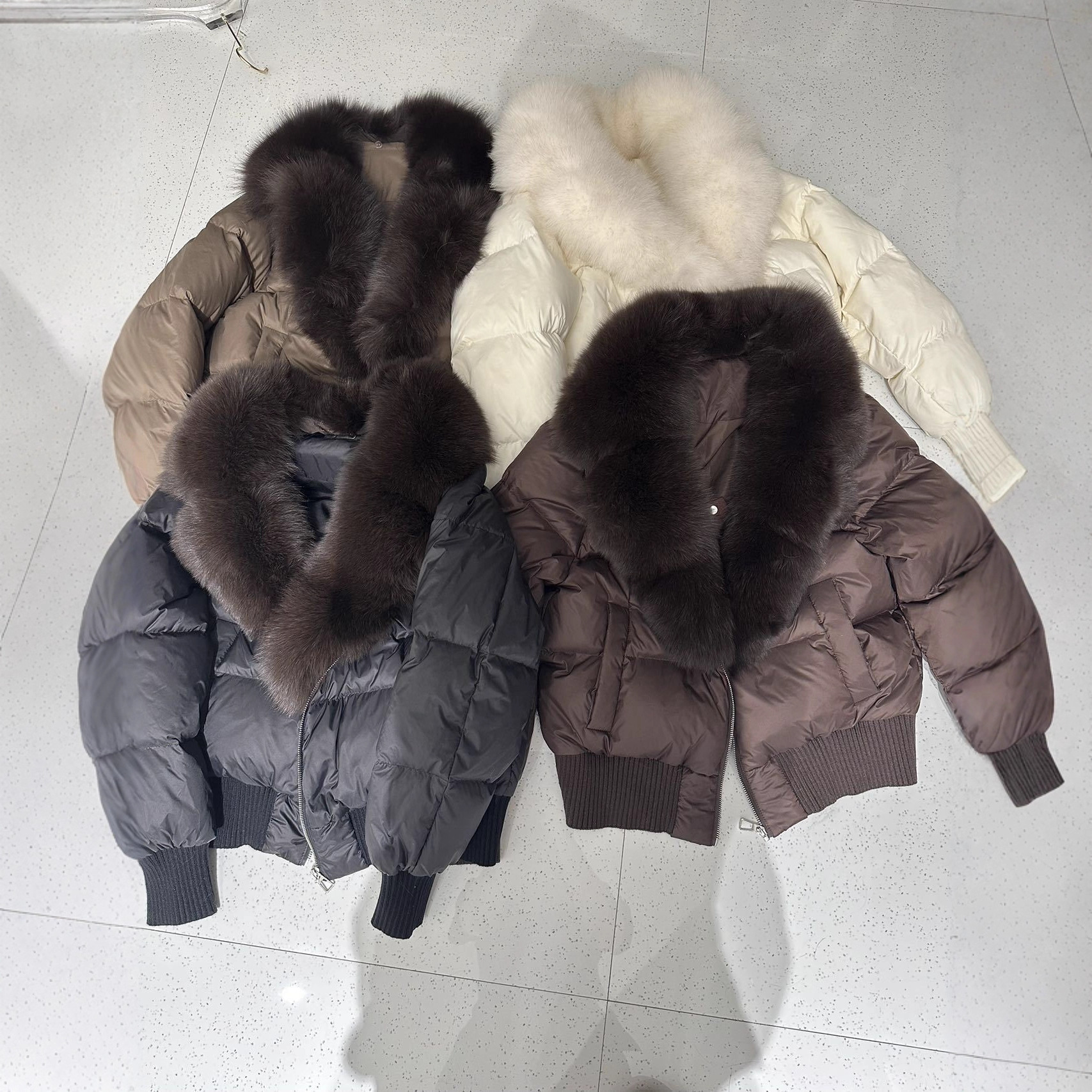 In-Stock New Women's Winter down Jacket Short Fashion Petite Loose Fox Fur Collar White Duck down Coat