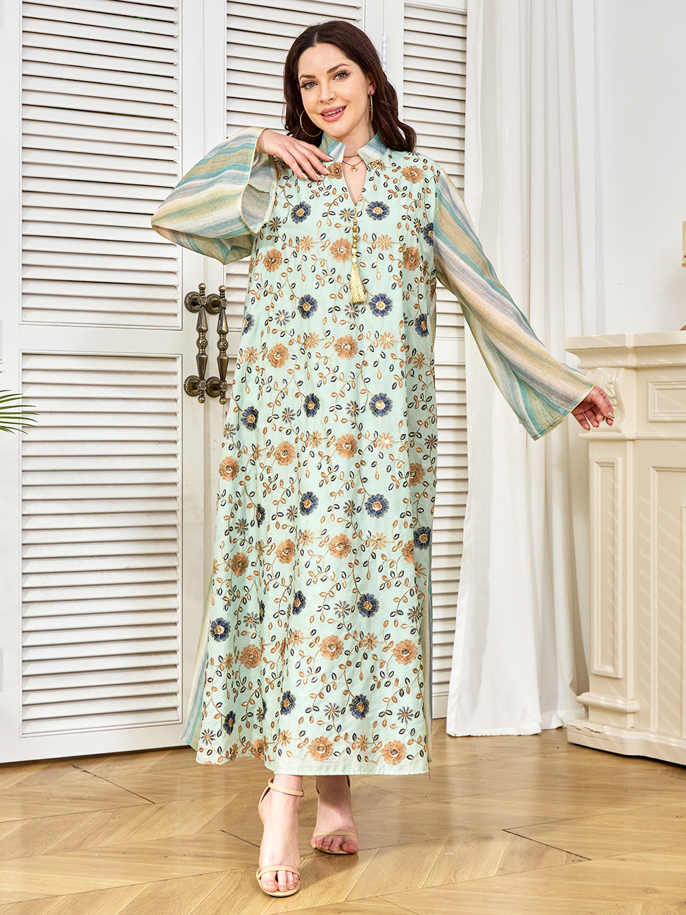 Elegante abaya araba con ricami e paillettes da donna_voghion.com
