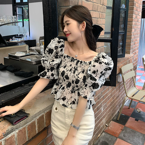 [Original workmanship] 2024 summer thin style with waist and waist to show slimming and belly cover French square neck top with ruffled and bubble sleeves