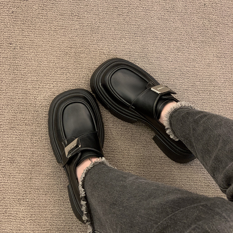 2024 Primavera de moda nuevos zapatos de suela gruesa de tacón grueso de una sola capa de Velcro mocasines de estilo británico zapatos de cuero de aumento de altura de todo fósforo