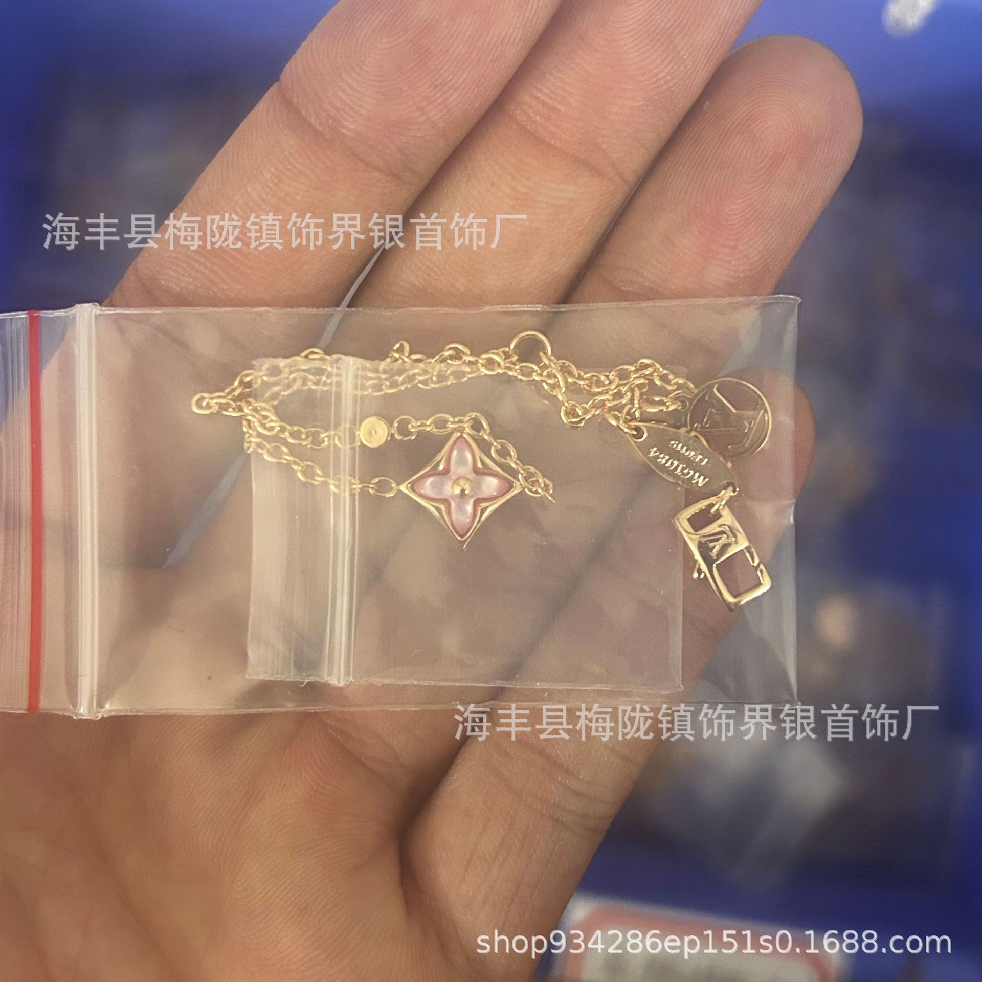 Donkey Familyの新作高級版四つ葉のクローバー五花ブレスレット、女性用18金メッキ、オールドフラワーパウダーシェルネックレス、アマゾナイトイヤリング