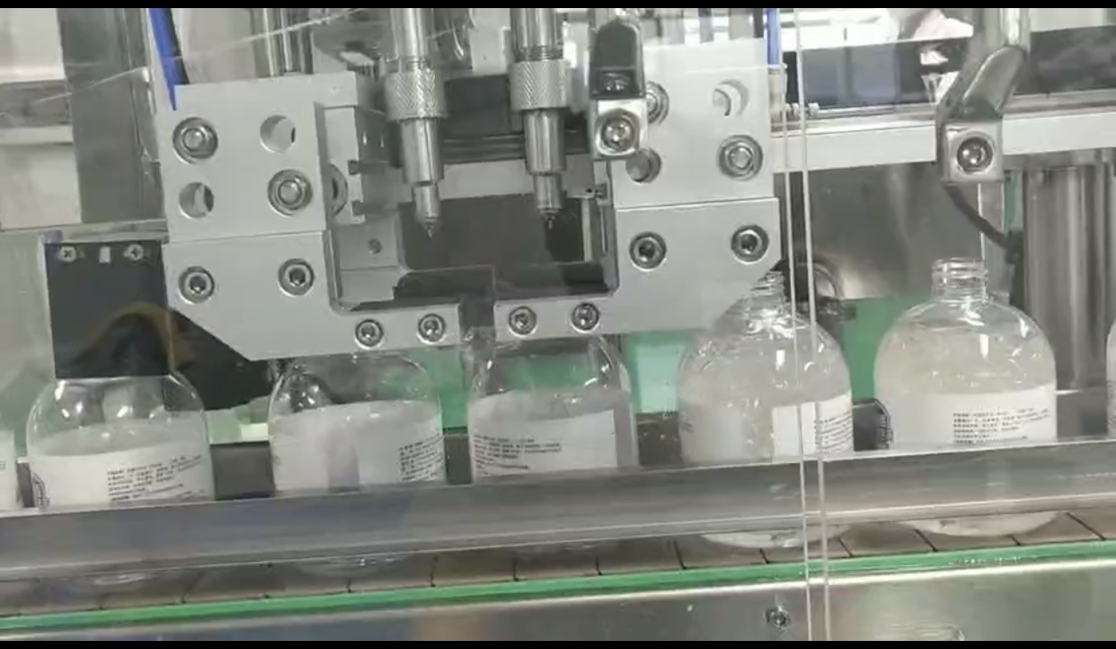 全自动双头跟踪式灌装机，洗衣液，果酱，洗手液，消毒棉巾灌装