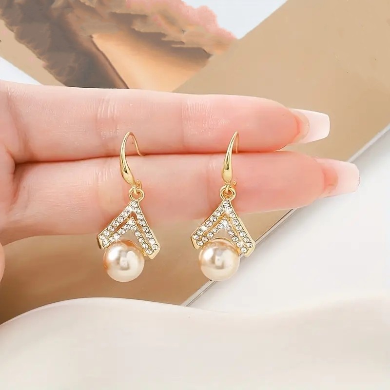 fashionable universal trend earrings drop-shaped from pearl