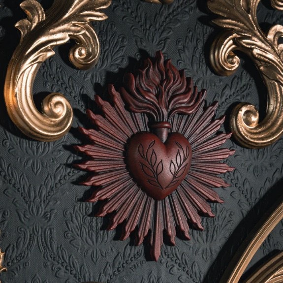 Placa Decorativa de Corazón Sagrado Gótico de Resina para Pared y Halloween