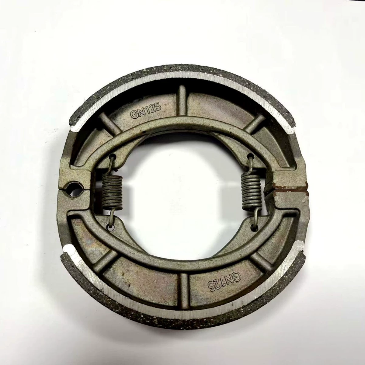 Применимо к тормозным колодкам мотоцикла Haojue Suzuki HJ-B/E GN125-F GS Diamond Leopard 125150