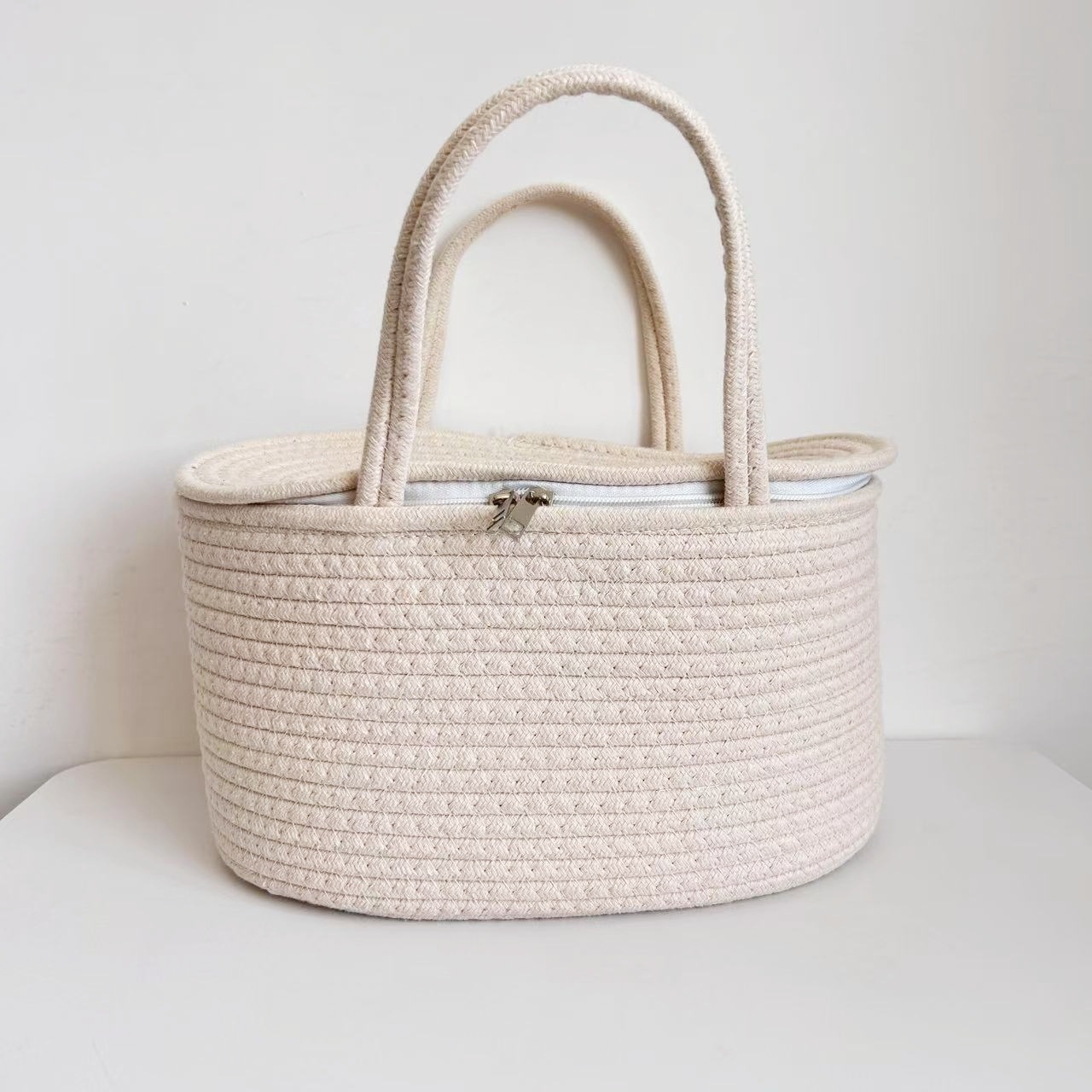 Cesta de pañales para bebés Cesta de almacenamiento de juguetes Cesta de almacenamiento Cesta de mano con borlas Cesta de mano tejida a mano Rejilla extraíble y portátil